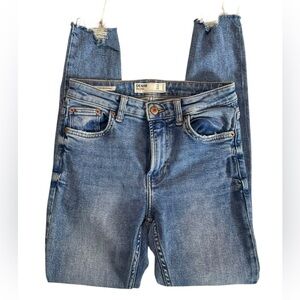 Bershka Denim Skinny Medium Rise Distressed Jeans Size 4